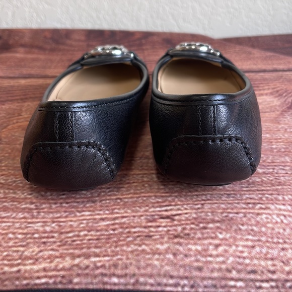 (NWOT T) Michael Kors Shoes Size 6. - Picture 4 of 5